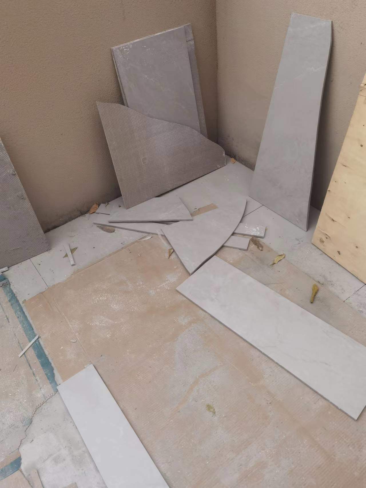 墙砖破裂(墙砖破裂如何补救)